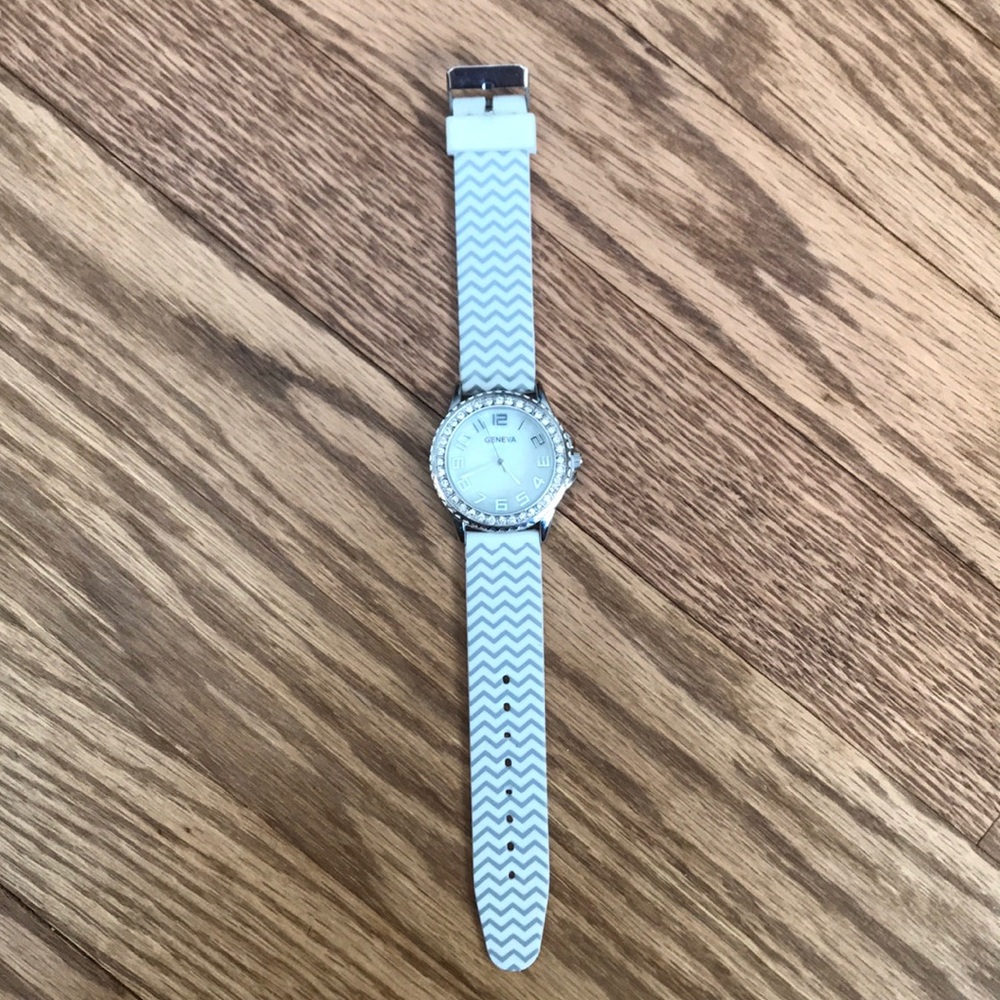 Geneva chevron white & gray watch